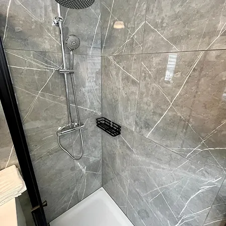 Juwel 01 3* تريبن