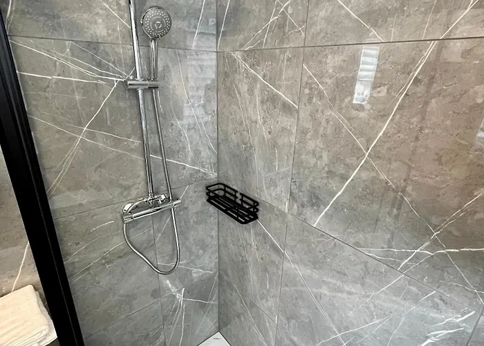 Juwel 01 3* تريبن